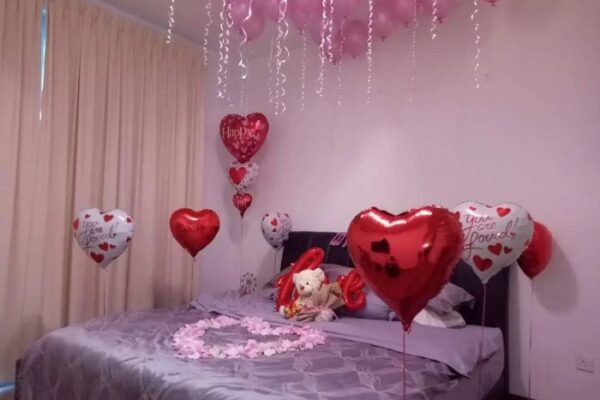 How to decorate bedroom with love symbol ballons