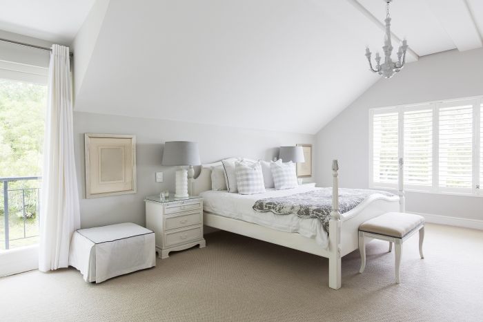 How to decorate a plain white bedroom