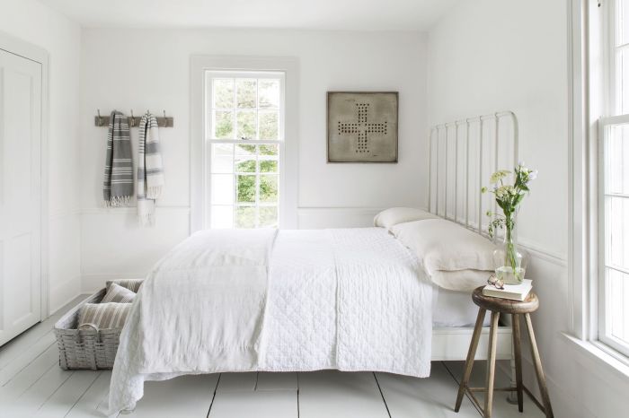 How to decorate a plain white bedroom