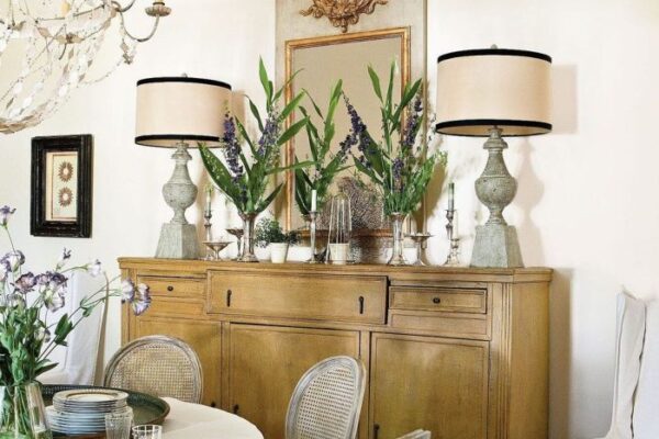 How to decorate dining room buffet