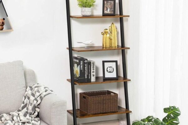 How to decorate a ladder in living room